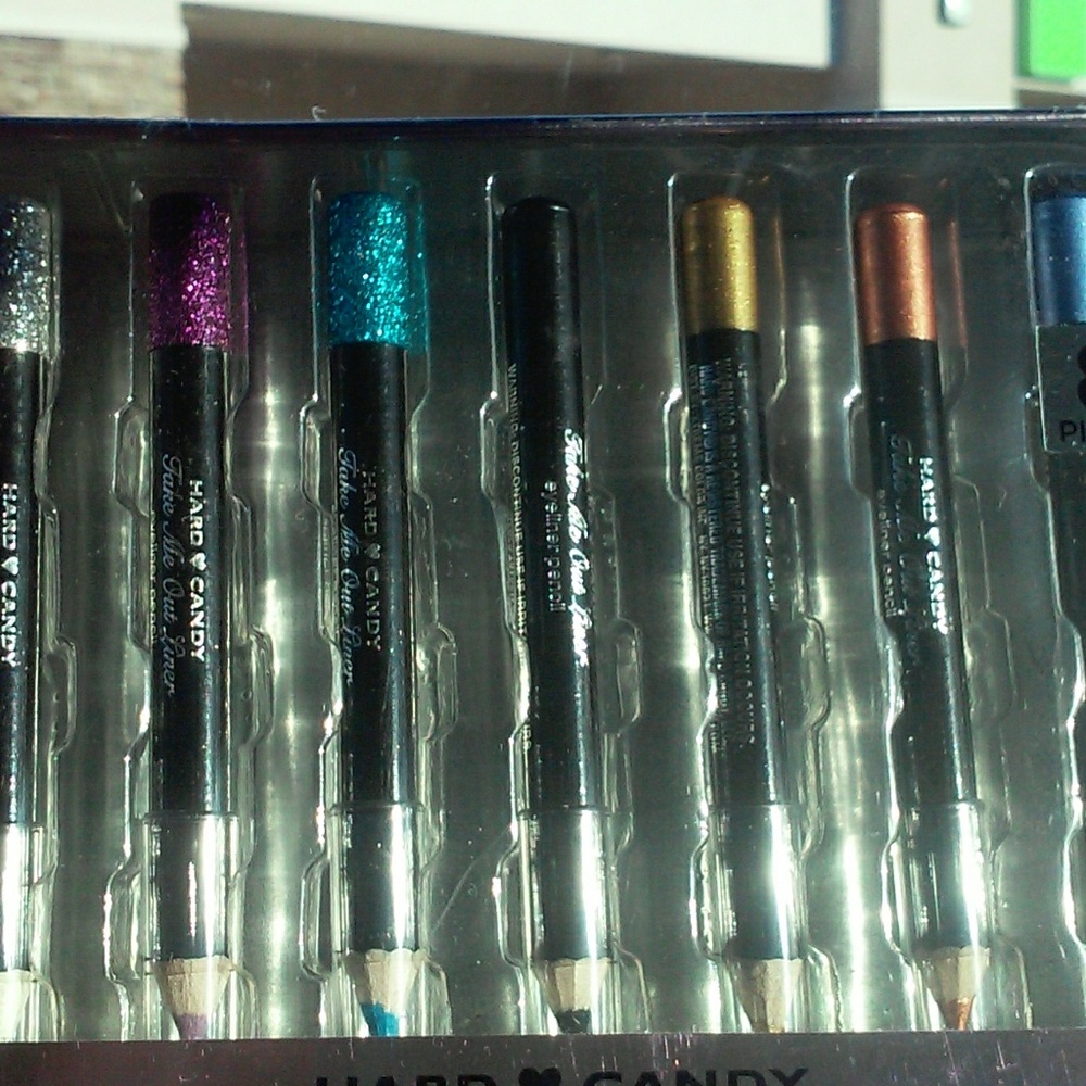 HARD CANDY 4 METALLIC 3 GLITTER CRAYON EYELINERS